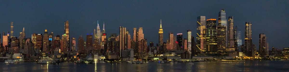 강 건너에서 바라본 맨해튼의 야경.
